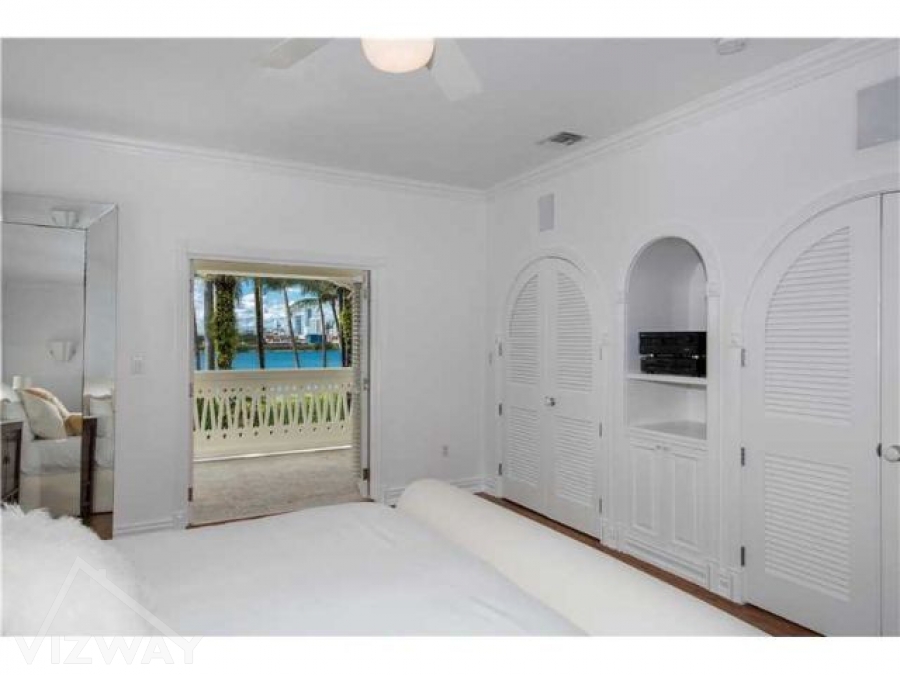 1 STAR ISLAND DR MIAMI BEACH, FL 33139